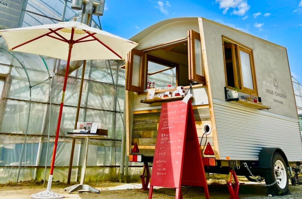 井上苺園のキッチンカー
